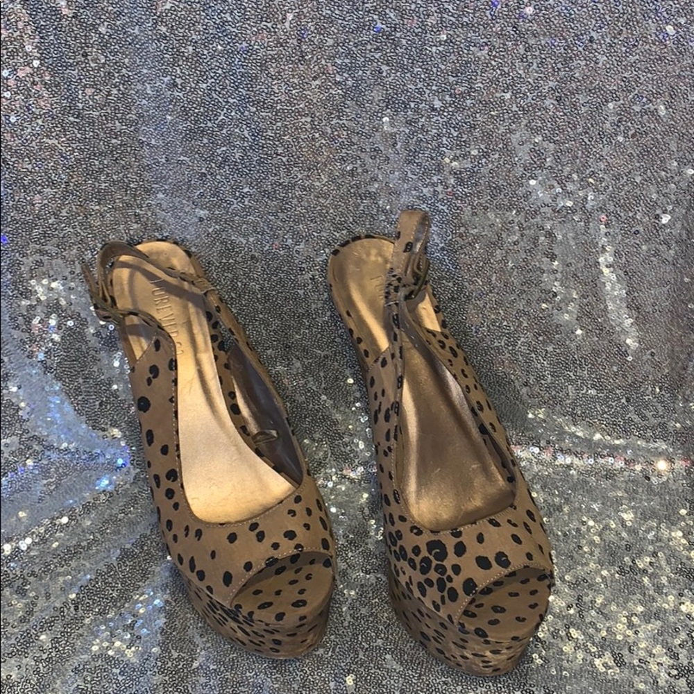 Leonard print suede wedges